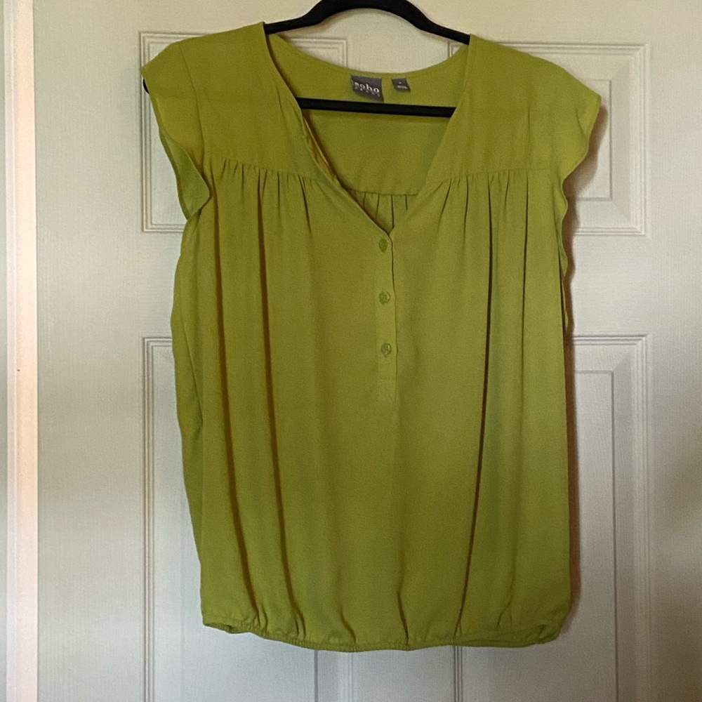 Lightweight green cap sleeve